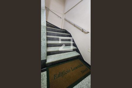 Apartamento para alugar com 75m², 3 quartos e 1 vagaEscada