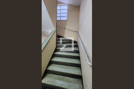 Apartamento para alugar com 75m², 3 quartos e 1 vagaEscada