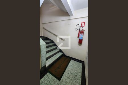 Apartamento para alugar com 75m², 3 quartos e 1 vagaEscada