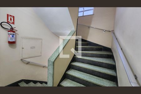 Apartamento para alugar com 75m², 3 quartos e 1 vagaEscada