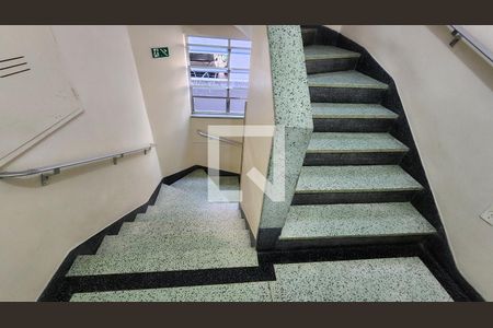 Apartamento para alugar com 75m², 3 quartos e 1 vagaEscada