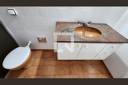 Apartamento para alugar com 75m², 3 quartos e 1 vagaDetalhe do banheiro