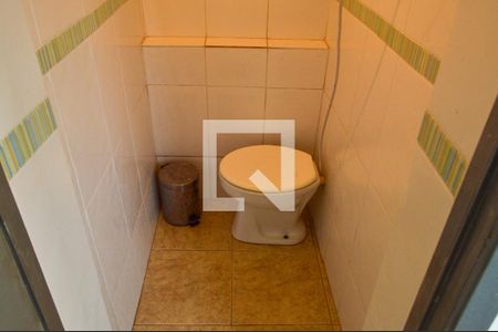 Casa à venda com 466m², 5 quartos e 8 vagasBanheiro de Serviço