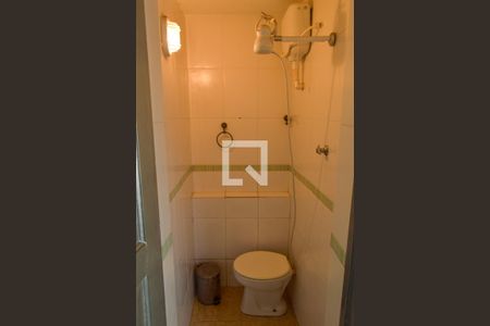 Casa à venda com 466m², 5 quartos e 8 vagasBanheiro de Serviço