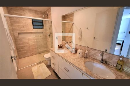 Casa à venda com 340m², 4 quartos e 2 vagasBanheiro 1