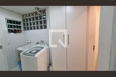 Casa à venda com 340m², 4 quartos e 2 vagasÁrea de serviço com despensa e wc