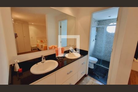 Casa à venda com 340m², 4 quartos e 2 vagasBanheiro da Suíte 1