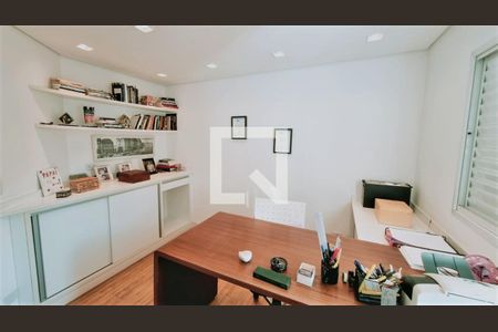 Casa à venda com 340m², 4 quartos e 2 vagasEscritório