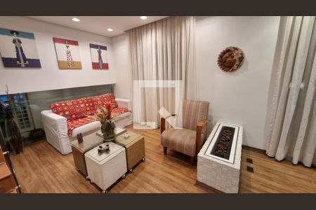 Casa à venda com 340m², 4 quartos e 2 vagasSala de Lareira e Jantar