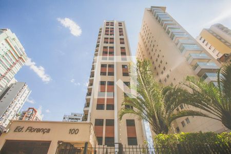 Apartamento para alugar com 107m², 3 quartos e 2 vagas Apartamento para alugar com 107m², 3 quartos e 2 vagasFachada