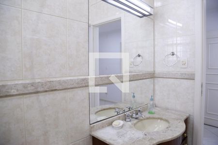 Casa à venda com 450m², 4 quartos e 4 vagasBanheiro Social 1