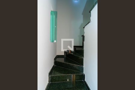 Escada de casa para alugar com 3 quartos, 150m² em Chácara Mafalda, São Paulo