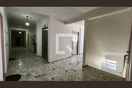 Apartamento para alugar com 152m², 2 quartos e 2 vagas Apartamento para alugar com 152m², 2 quartos e 2 vagasEscada