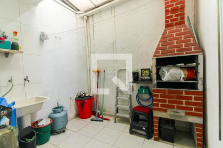 Casa de condomínio à venda com 101m², 3 quartos e 2 vagasÁrea de Serviço e Churrasqueira 