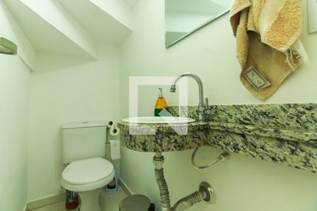 Casa de condomínio à venda com 101m², 3 quartos e 2 vagasLavabo