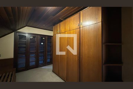 Casa de condomínio para alugar com 430m², 5 quartos e 7 vagas Casa de condomínio para alugar com 430m², 5 quartos e 7 vagasQuarto 2° piso