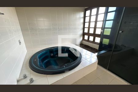 Casa de condomínio para alugar com 430m², 5 quartos e 7 vagas Casa de condomínio para alugar com 430m², 5 quartos e 7 vagasBanheiro 4