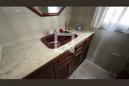 Casa de condomínio para alugar com 430m², 5 quartos e 7 vagas Casa de condomínio para alugar com 430m², 5 quartos e 7 vagasBanheiro 1