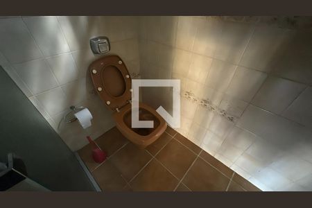 Casa de condomínio para alugar com 430m², 5 quartos e 7 vagas Casa de condomínio para alugar com 430m², 5 quartos e 7 vagasBanheiro de serviço