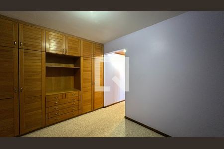 Casa de condomínio para alugar com 430m², 5 quartos e 7 vagas Casa de condomínio para alugar com 430m², 5 quartos e 7 vagasQuarto 2