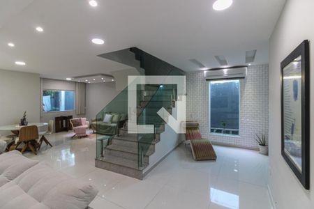 Casa de condomínio para alugar com 1200m², 4 quartos e 3 vagasSala