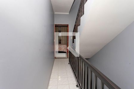 Hall da escada  de casa para alugar com 4 quartos, 130m² em Vila Padre Anchieta, Diadema