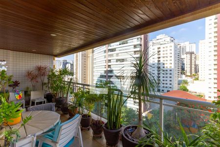 Apartamento à venda com 220m², 4 quartos e 4 vagasVaranda