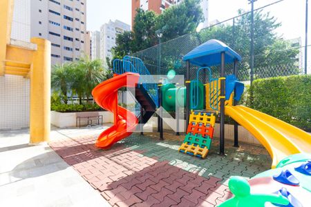 Apartamento à venda com 220m², 4 quartos e 4 vagasÁrea comum - Playground