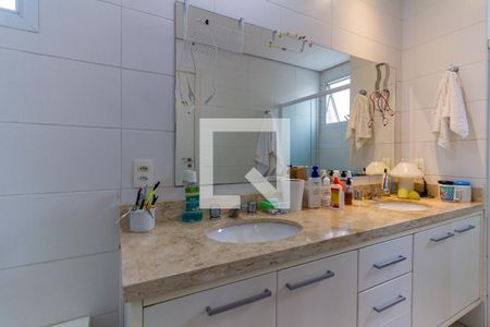 Apartamento à venda com 220m², 4 quartos e 4 vagasBanheiro da Suíte 1