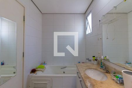 Apartamento à venda com 220m², 4 quartos e 4 vagasBanheiro da Suíte 1
