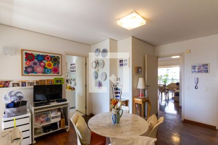 Apartamento à venda com 220m², 4 quartos e 4 vagasEscritório