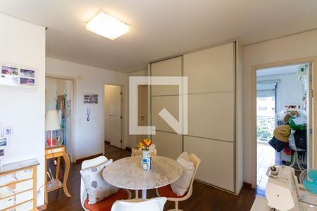 Apartamento à venda com 220m², 4 quartos e 4 vagasEscritório