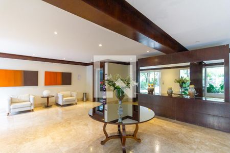 Apartamento à venda com 220m², 4 quartos e 4 vagasHall social