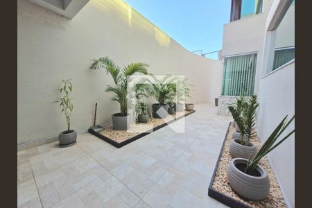 Casa à venda com 470m², 4 quartos e 2 vagas Casa à venda com 470m², 4 quartos e 2 vagasJardim externo