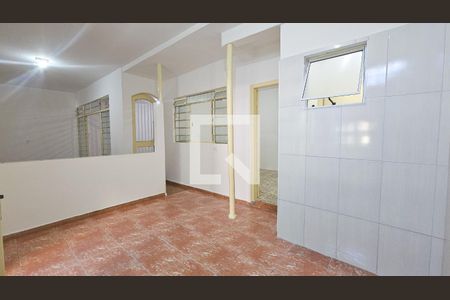 Cozinha de casa para alugar com 2 quartos, 80m² em Jardim dos Lagos, São Paulo