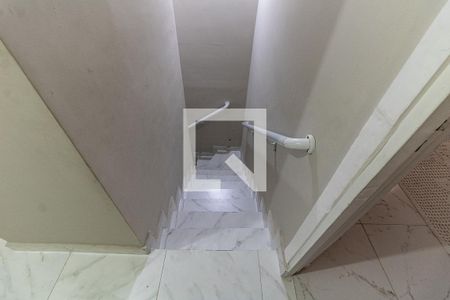 Escada de casa à venda com 3 quartos, 100m² em Jardim Santa Emilia, São Paulo