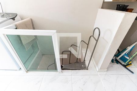 Casa à venda com 100m², 3 quartos e 1 vaga Casa à venda com 100m², 3 quartos e 1 vagaEscada de Acesso para a Garagem