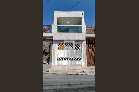 Casa à venda com 100m², 3 quartos e 1 vaga Casa à venda com 100m², 3 quartos e 1 vagaFachada