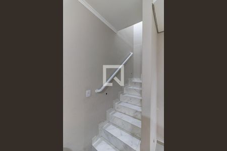 Escada de casa à venda com 3 quartos, 100m² em Jardim Santa Emilia, São Paulo