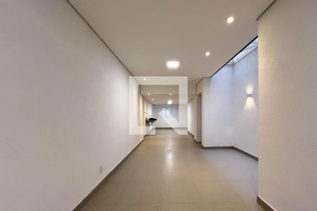 Sala de casa à venda com 4 quartos, 200m² em Vila Dom Pedro I, São Paulo