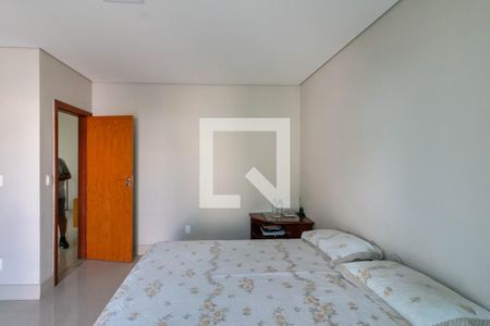 Casa para alugar com 3 quartos, 300m² em Santa Tereza, Belo Horizonte