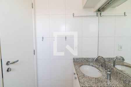 Banheiro da Suíte de apartamento para alugar com 2 quartos, 67m² em Vila Alexandria, São Paulo