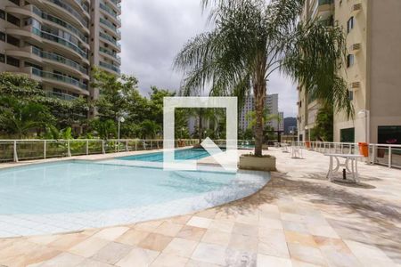 Apartamento à venda com 70m², 3 quartos e 1 vaga Apartamento à venda com 70m², 3 quartos e 1 vagaPiscina