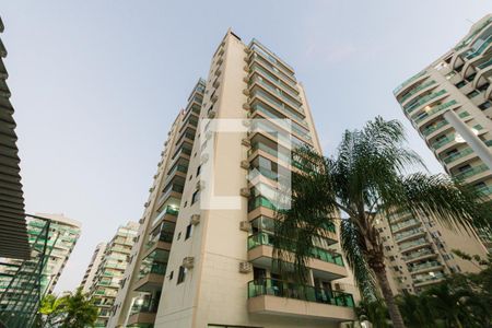 Apartamento à venda com 70m², 3 quartos e 1 vaga Apartamento à venda com 70m², 3 quartos e 1 vagaFachada