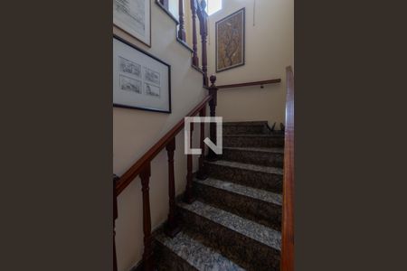 Casa à venda com 350m², 3 quartos e 5 vagasEscada 