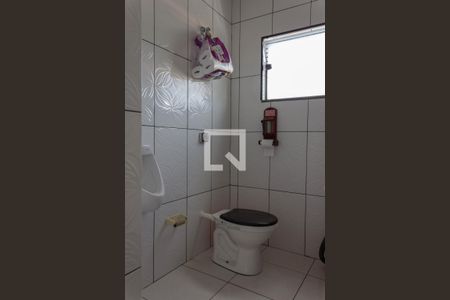 Casa à venda com 205m², 5 quartos e 3 vagas Casa à venda com 205m², 5 quartos e 3 vagasBanheiro da área comum