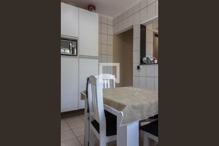 Casa à venda com 205m², 5 quartos e 3 vagas Casa à venda com 205m², 5 quartos e 3 vagasCozinha