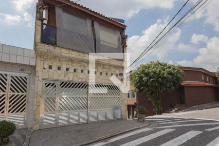 Casa à venda com 205m², 5 quartos e 3 vagas Casa à venda com 205m², 5 quartos e 3 vagasFachada