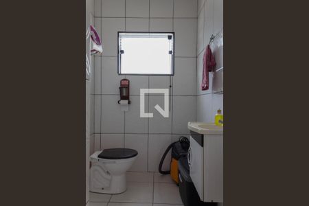 Casa à venda com 205m², 5 quartos e 3 vagas Casa à venda com 205m², 5 quartos e 3 vagasBanheiro da área comum