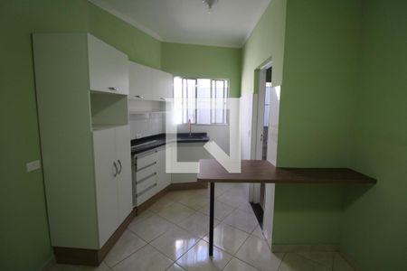 Sala / Cozinha de apartamento para alugar com 1 quarto, 38m² em Vila Paiva, São Paulo